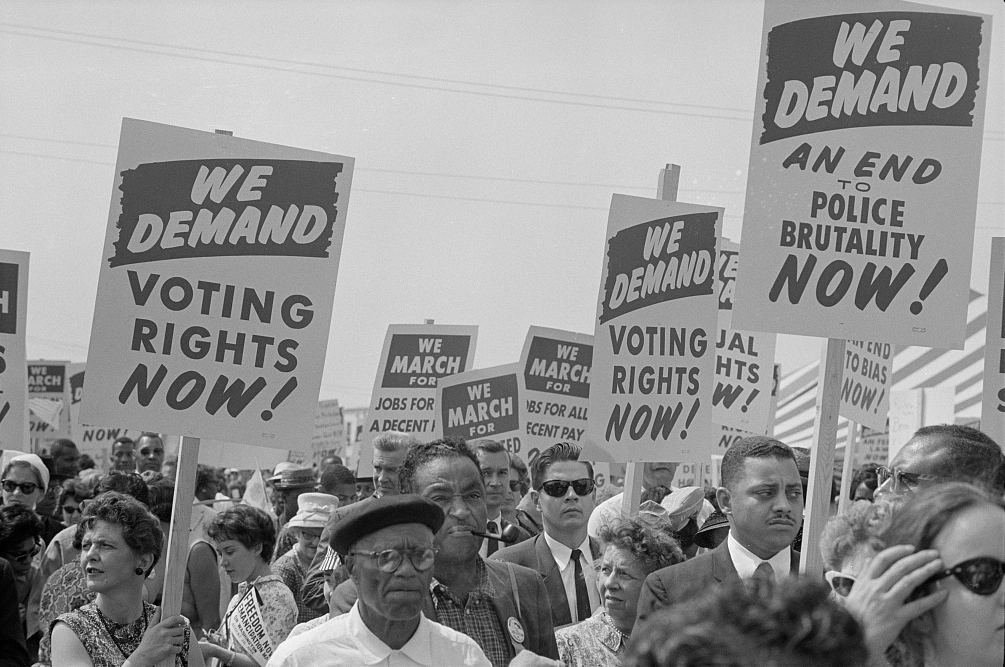Protestors with signs at the March on Washington 1963