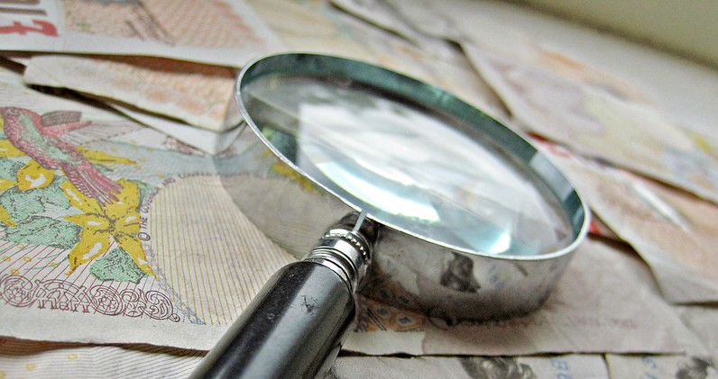 Wide magnifying glass