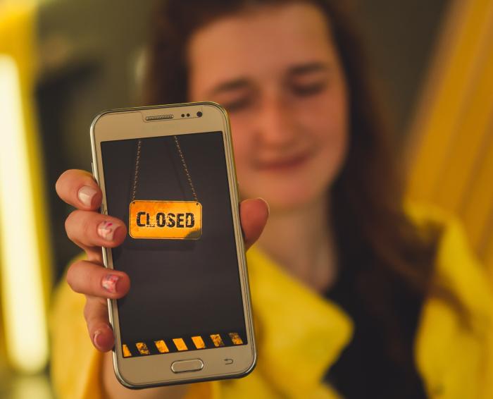 Smart phone with 'closed' label on screen