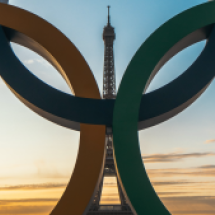 Picture of Eiffel tower with olympics symbol